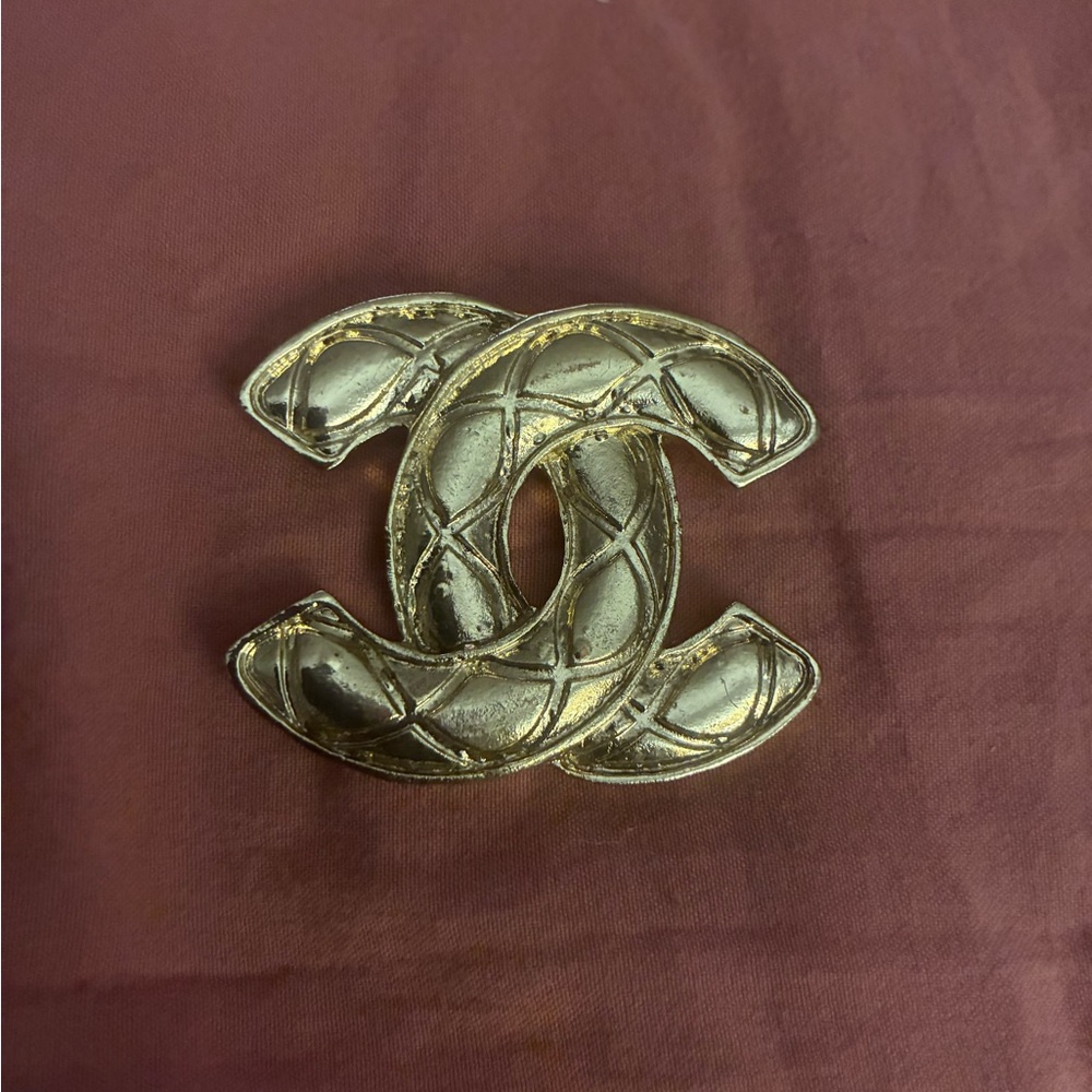 Gold Quilted Interlocking Logo Brooch - Designer Style